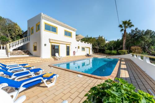 Casa Federica by Algarve Holidays — 4-Star Luxury Hotel in Santa Barbara De Nexe, Portugal