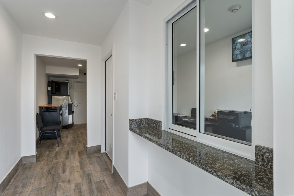 Extended Stay Gun Barrel City - photo 37