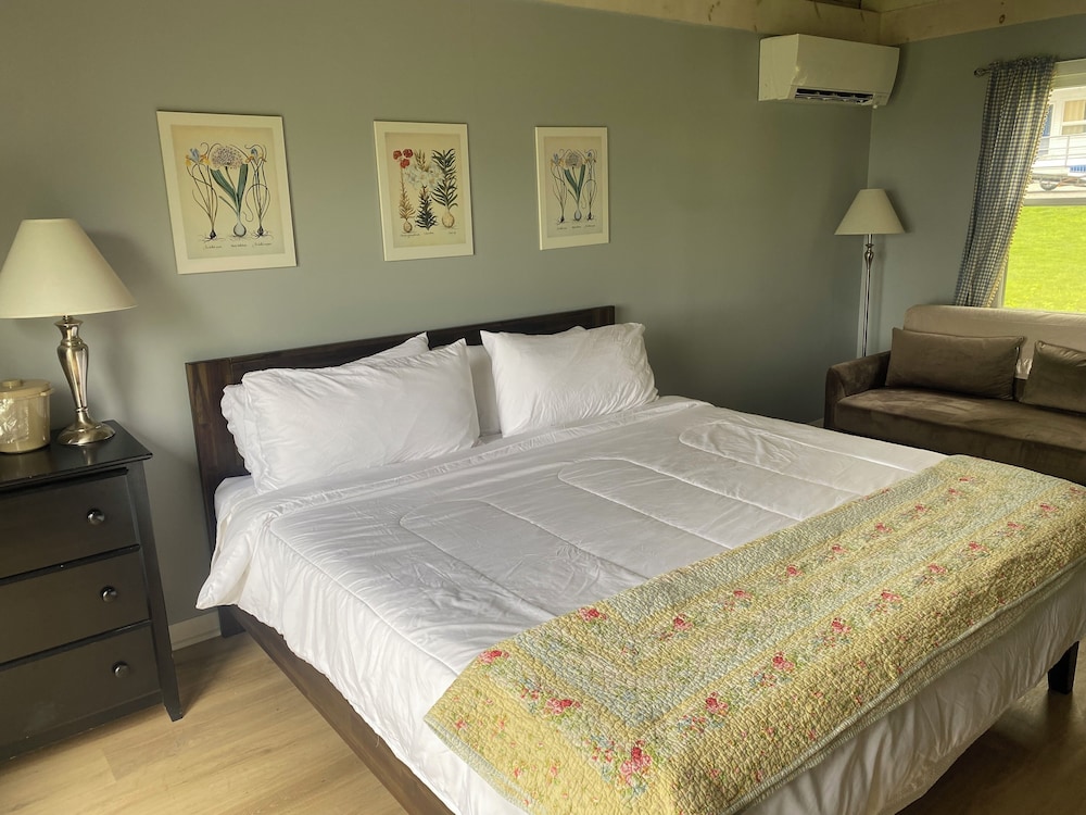 The High Tide Inn - photo 29