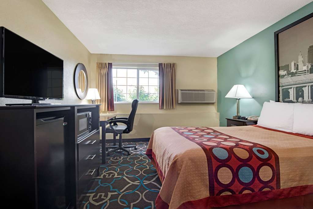 Super 8 by Wyndham Kansas City - photo 9