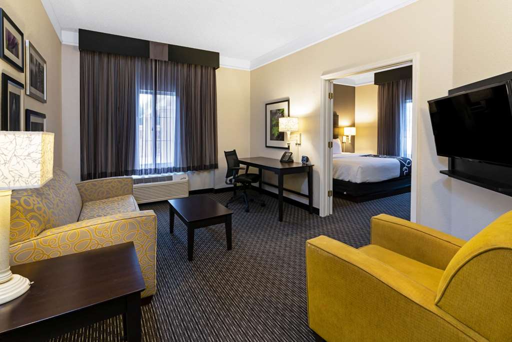 La Quinta Inn & Suites by Wyndham Mesa Superstition Springs - photo 28