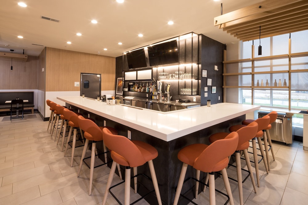 Holiday Inn & Suites Detroit Troy by IHG - photo 38