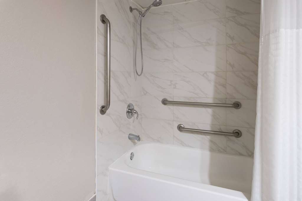 Days Inn & Suites by Wyndham Albany - photo 21