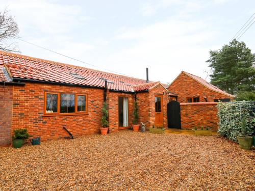 Honey Buzzard Barn - carbon neutral hotel in Fakenham