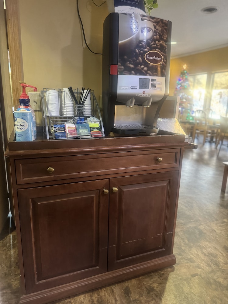 Super 8 by Wyndham Sparta - photo 3