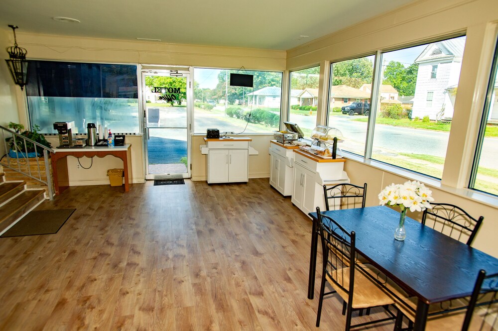 Coach House Inn - photo 41