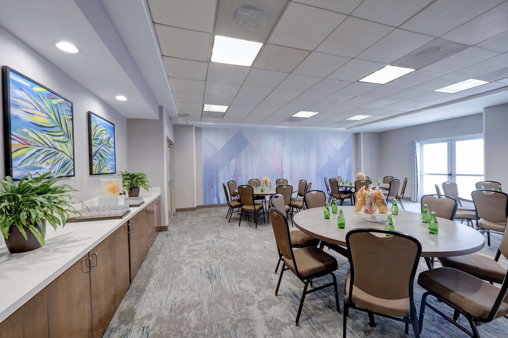 Hilton Garden Inn Anaheim Garden Grove - photo 27