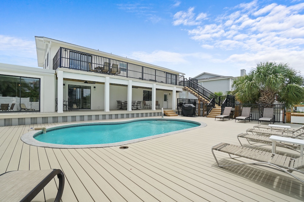 Destin Beach House Happy Harbor House — 4-Star Luxury Hotel in Destin, United States