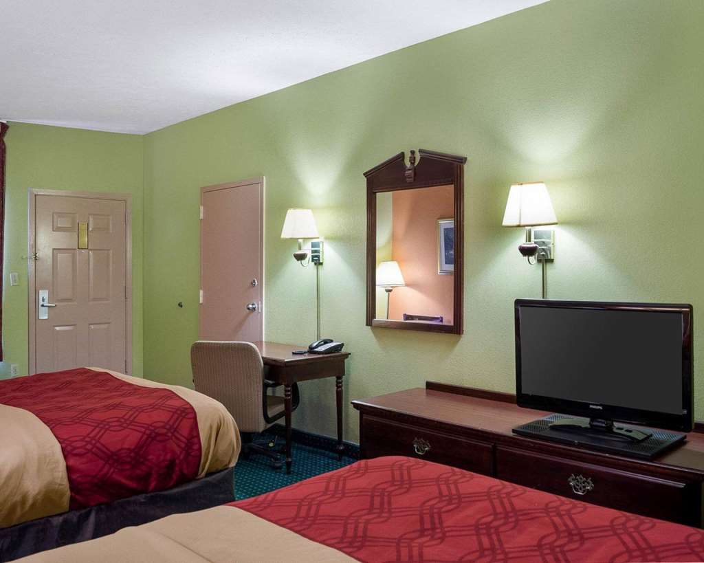 Econo Lodge Canton I 55 - photo 15