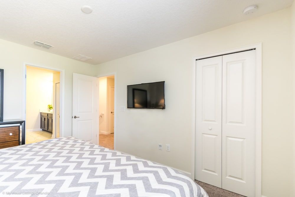 H1672brand new Amazing 8 Bedroom 5 Bathroom Resort - photo 14