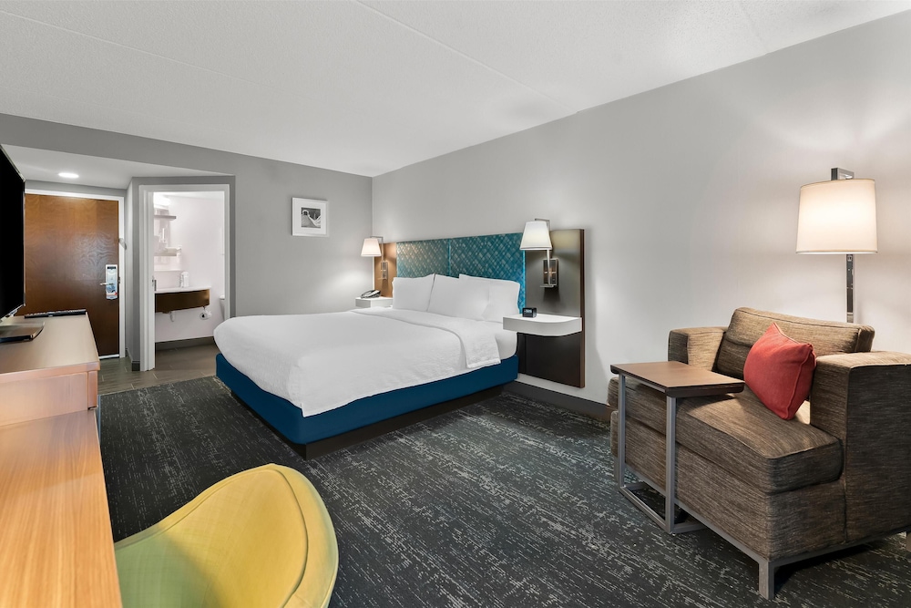 Hampton Inn & Suites Newtown - photo 68