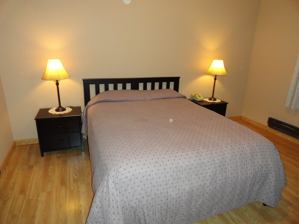 Elm Tree Motel - photo 5