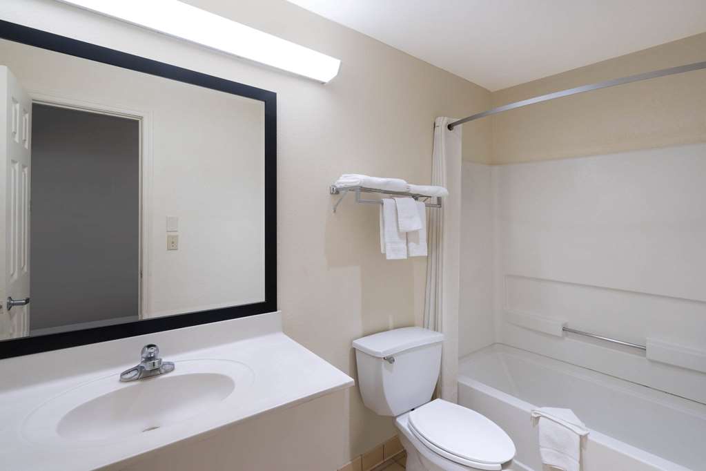 Super 8 by Wyndham Cleveland - photo 20