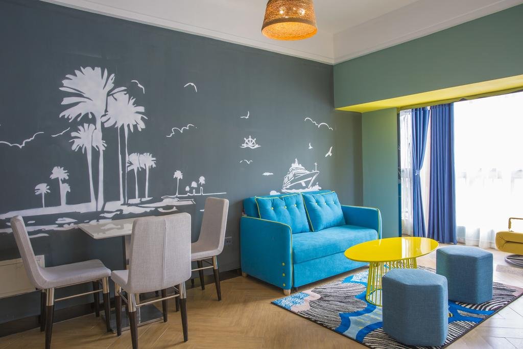 Coral Palace Holiday Inn in Lingshui, People's Republic of China