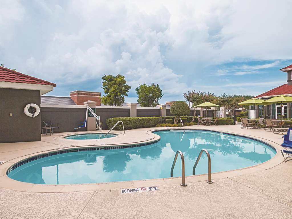 La Quinta Inn & Suites by Wyndham Fort Worth City View - photo 11