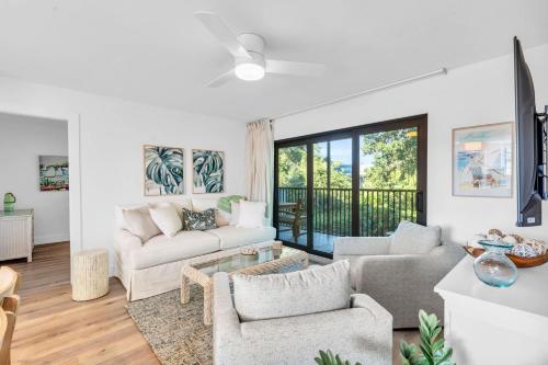 Fantastic Views A Fully Renovated Deluxe Condo W Private Beach Access — 4-Star Luxury Hotel in Naples, United States