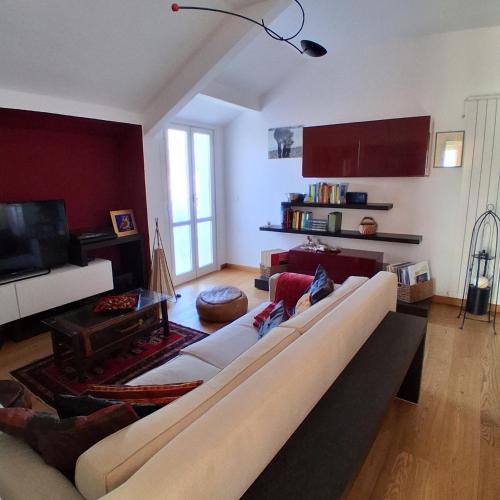 La finestra su Arenzano — 4-Star Luxury Hotel in Arenzano, Italy