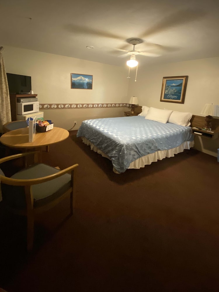 Florence Lighthouse Inn - photo 13