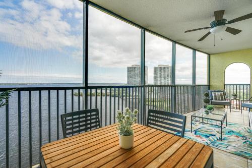 Riverfront Fort Myers Condo with Community Amenities — 4-Star Luxury Hotel in Fort Myers, United States