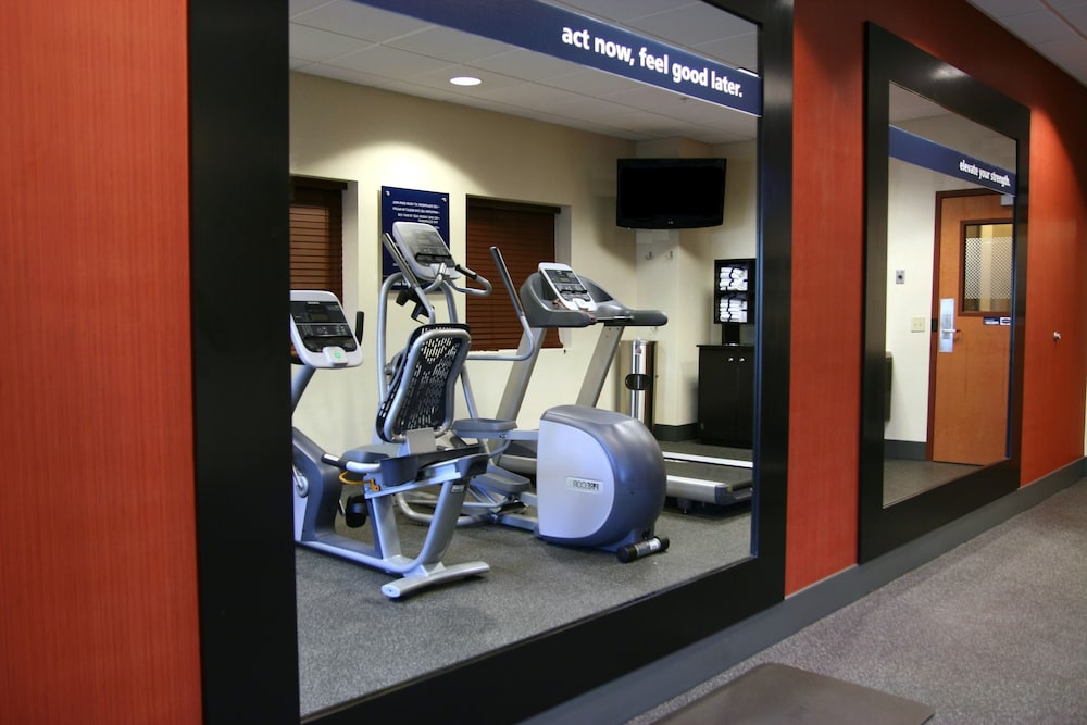 Hampton Inn & Suites Manchester Bedford - photo 24