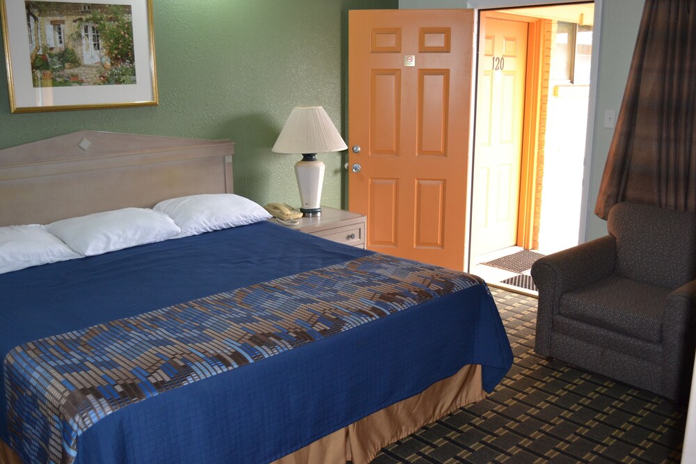 Lake Country Motel - photo 12