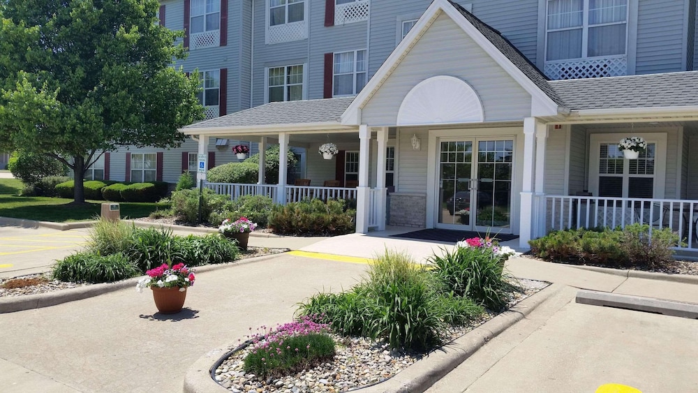 Country Inn & Suites by Radisson Bloomington Normal West IL - featured photo