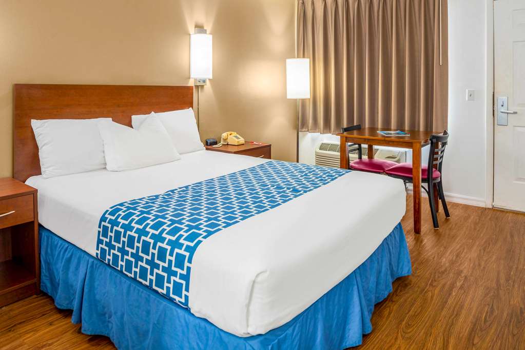 Econo Lodge Crystal River - photo 18