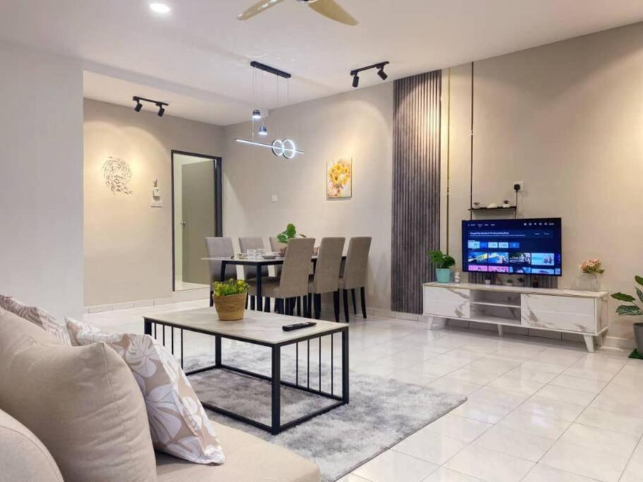 2 Storey Stylish Comfort Retreat ““AlmaImpianRia — Bukit Mertajam — photo 3