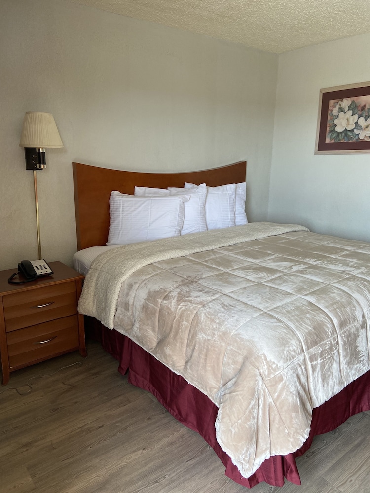 Colonial Inn - photo 6