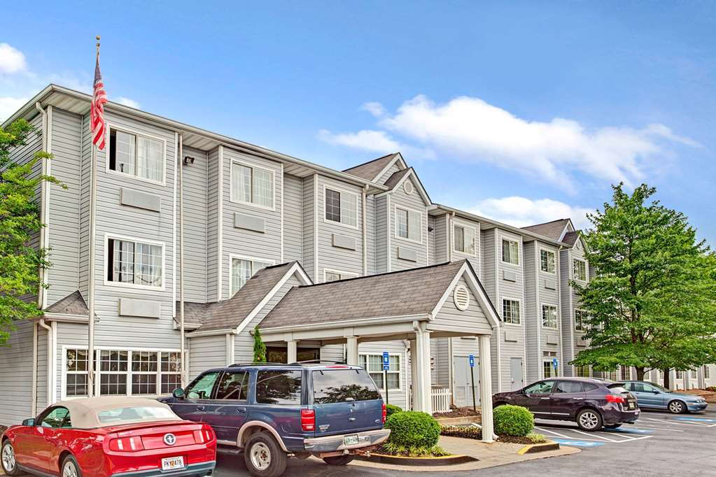 Microtel Inn by Wyndham Atlanta Airport - photo 3