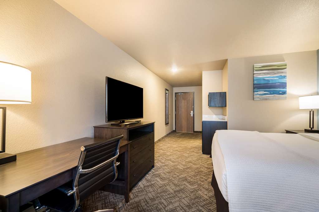 Best Western Golden Spike Inn & Suites - photo 35
