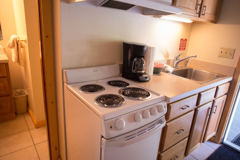 M 22 Inn Suttons Bay - photo 29