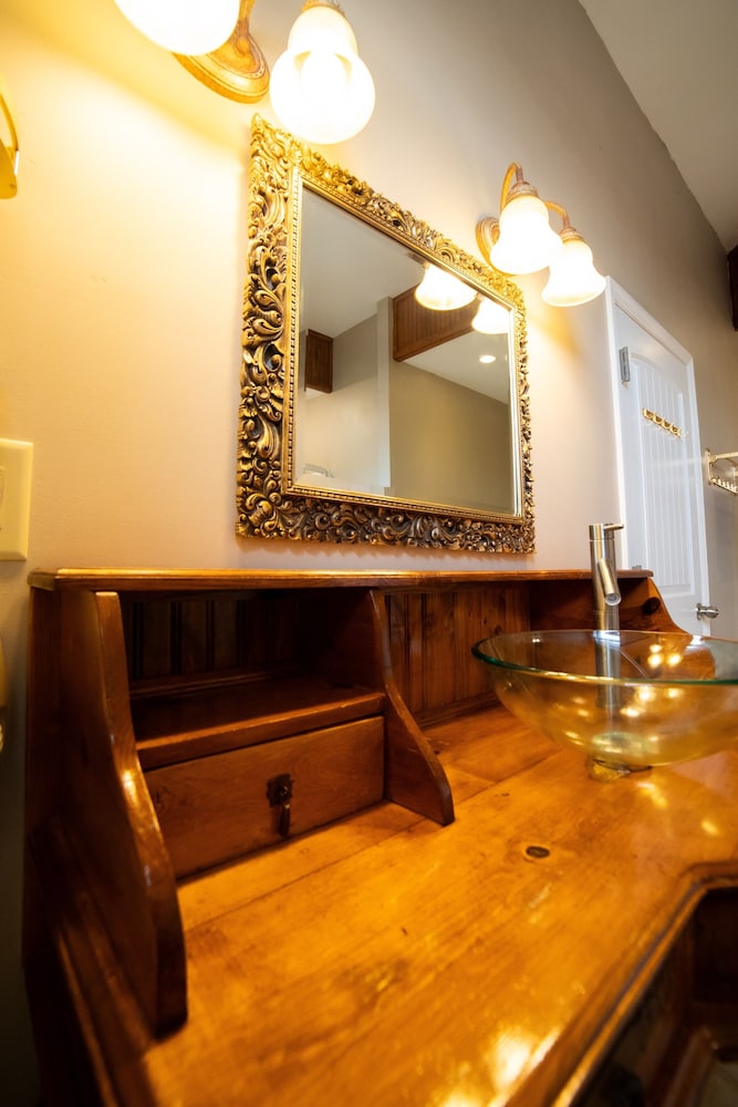 Oaak Tree Hotel - photo 224