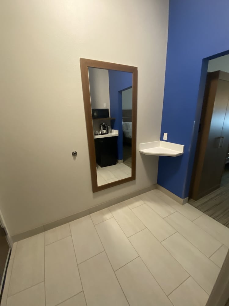 Holiday Inn Express & Suites Junction by IHG - photo 5