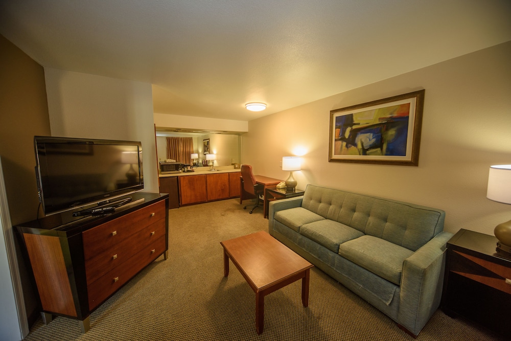 Richland Inn Lawrenceburg - photo 12