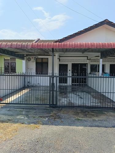 Darynazs 2 Homestay — 4-Star Luxury Hotel in Paka, Malaysia
