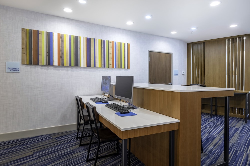 Holiday Inn Express & Suites Staunton by IHG - photo 20