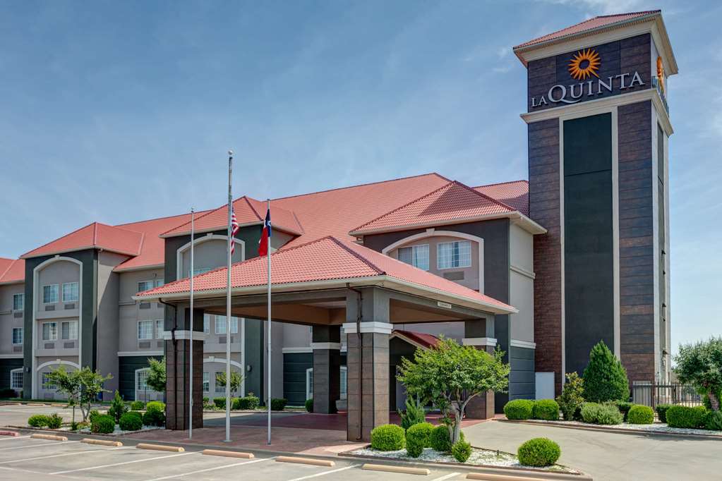 La Quinta Inn & Suites by Wyndham Weatherford - featured photo