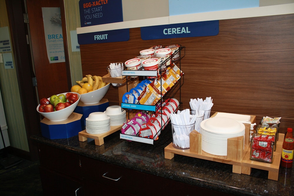 Holiday Inn Express & Suites Morton Peoria Area by IHG - photo 56