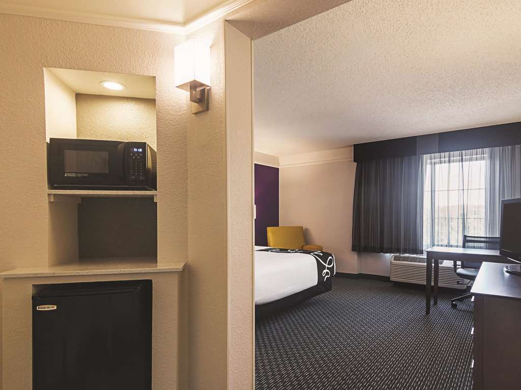 La Quinta Inn & Suites by Wyndham Oklahoma City NW Expwy - photo 20