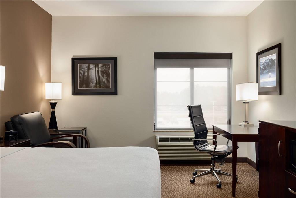 La Quinta Inn & Suites by Wyndham Memphis Wolfchase - photo 31