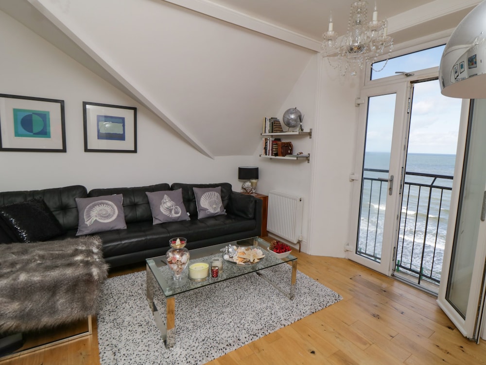 Flat 3 Peacehaven — Whitby — photo 4