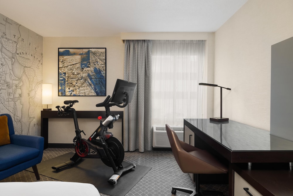 Doubletree by Hilton McLean Tysons - photo 23