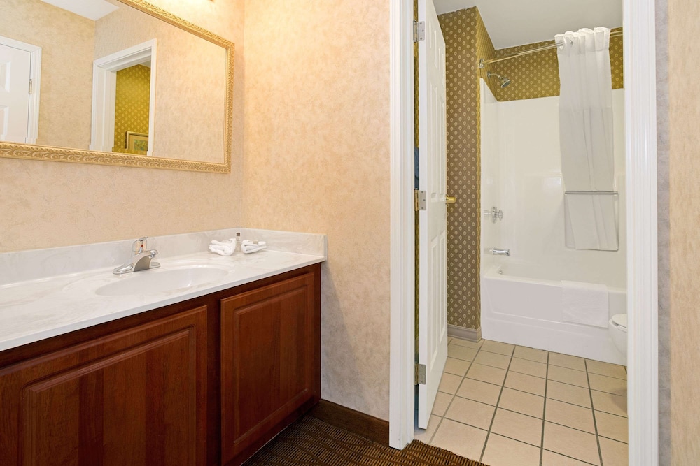 Hawthorn Extended Stay by Wyndham Cincinnati Sharonville - photo 9