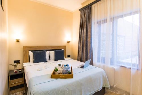 hotelise l Porthos Apartment — 4-Star Luxury Hotel in Yerevan, Armenia