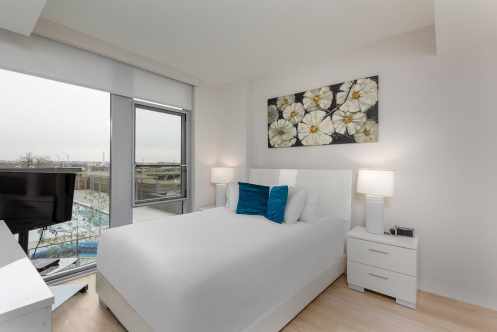 Global Luxury Suites Crystal City - photo 36