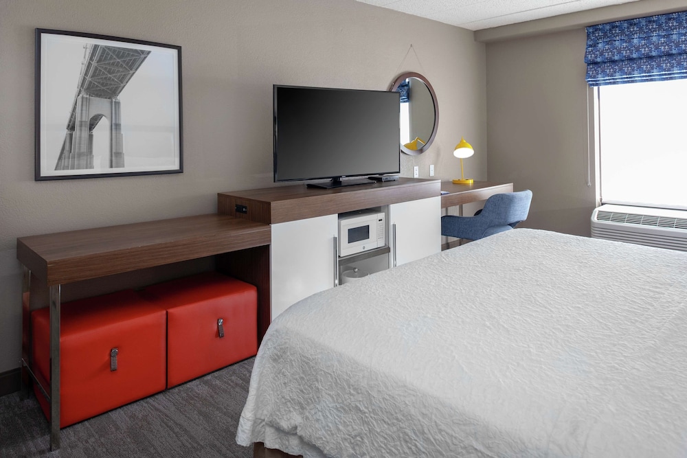 Hampton Inn Woodbridge - photo 14