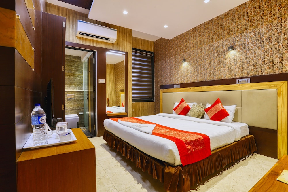 The Ashoka Hotel - last minute hotel in Indore