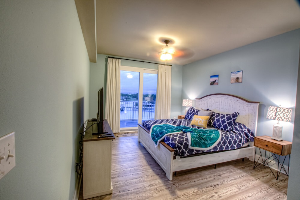 Laketown Wharf Resort by Aneliya's Rentals - photo 221