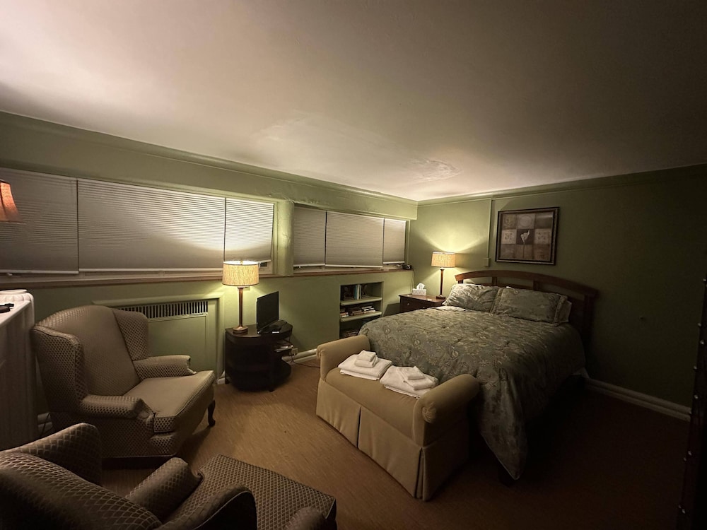 The Oaks B&B Hotel and Spiritual Center - photo 8